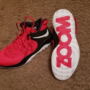 Basketball shoes